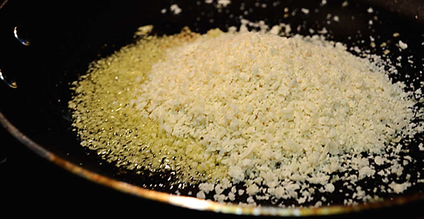 add-panko-to-hot-oil toasting-breadcrumbs | rusticplate.com
