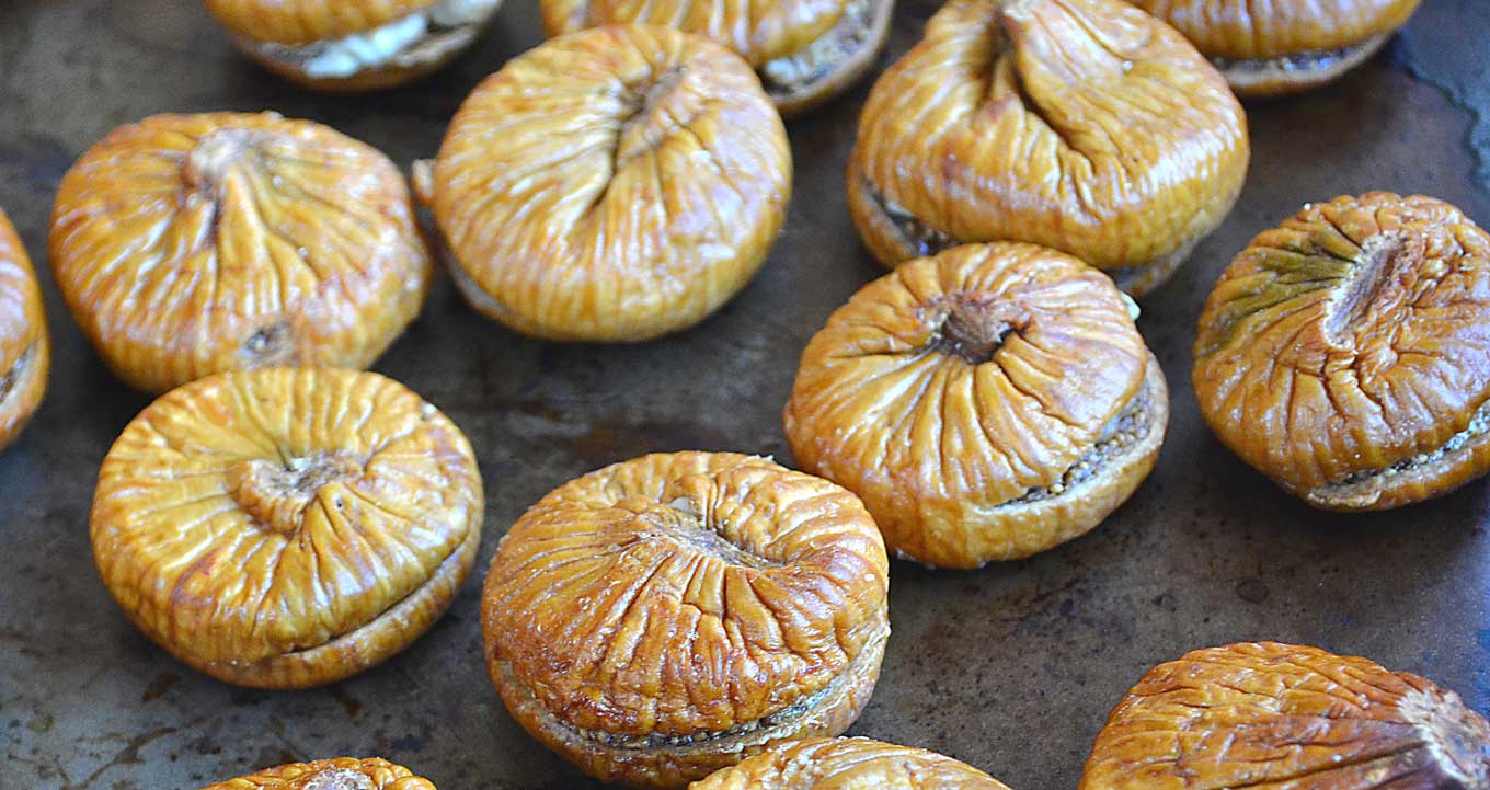 baked walnut-stuffed figs | rusticplate.com