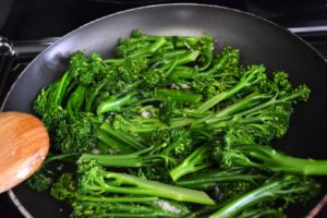 cook broccolini in garlic