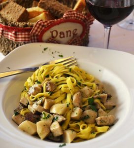pasta with fresh mushroom sauce | rusticplate.com